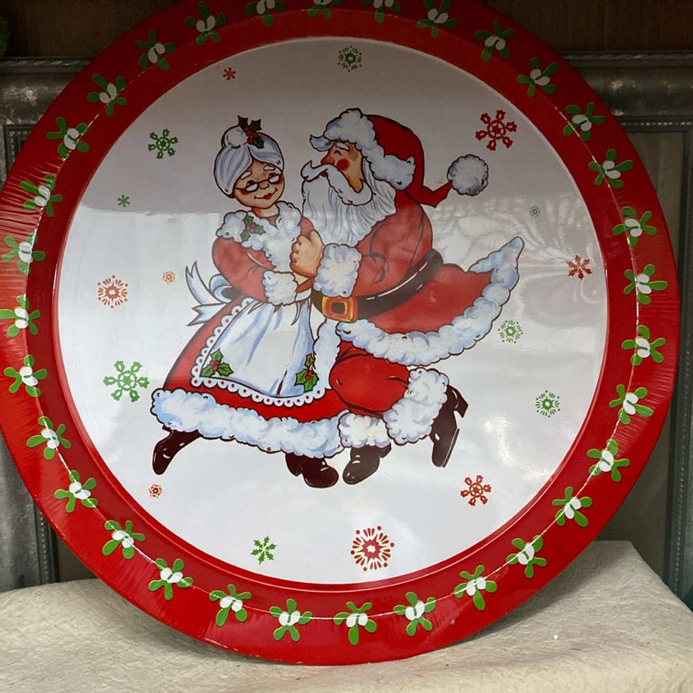 Vintage GIFTCO INC 1981 Metal Round Christmas Serving Tray Santa & Mrs Claus